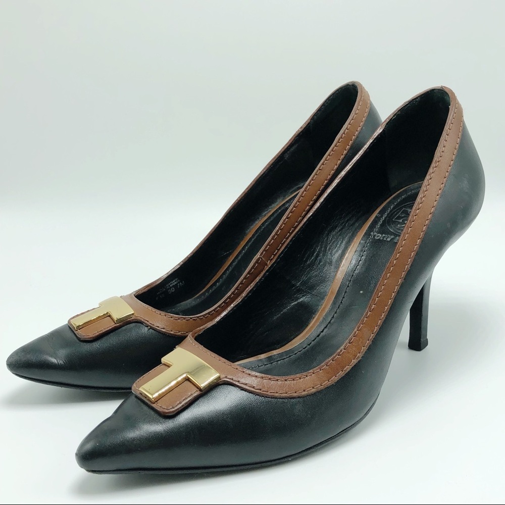 Tory Burch Pump with Gold T detail.